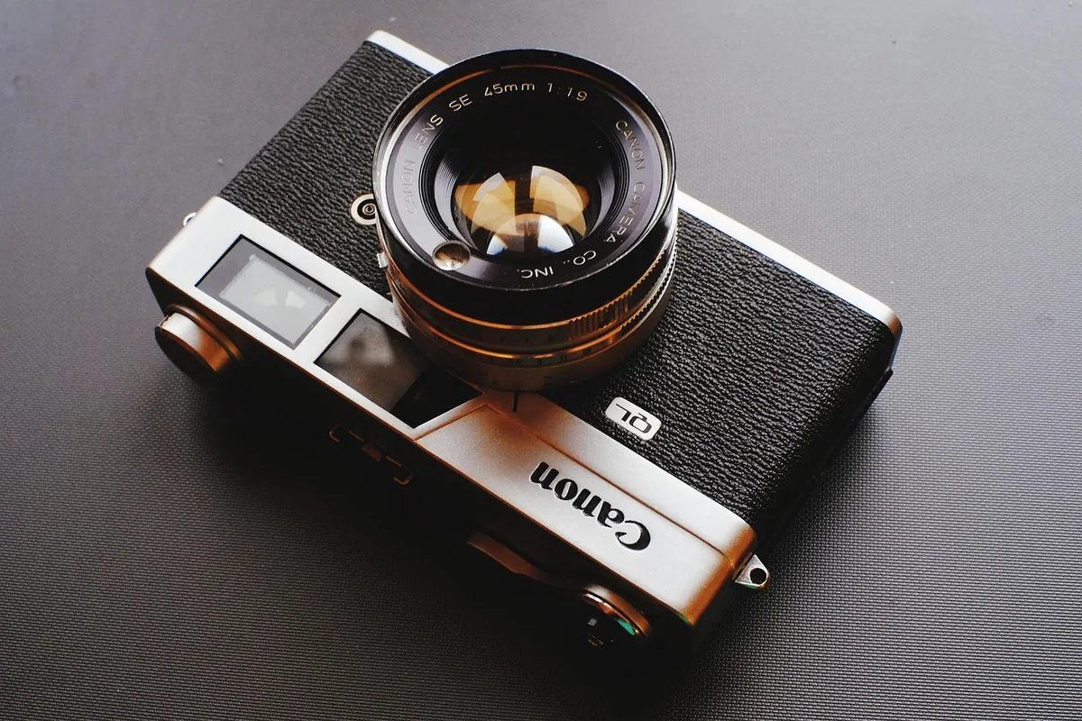 camera, analog, film, photography, retro, vintage, old, technology, lens, shutter, aperture, focus, equipment, classic, nostalgia, antique, black, rangefinder,